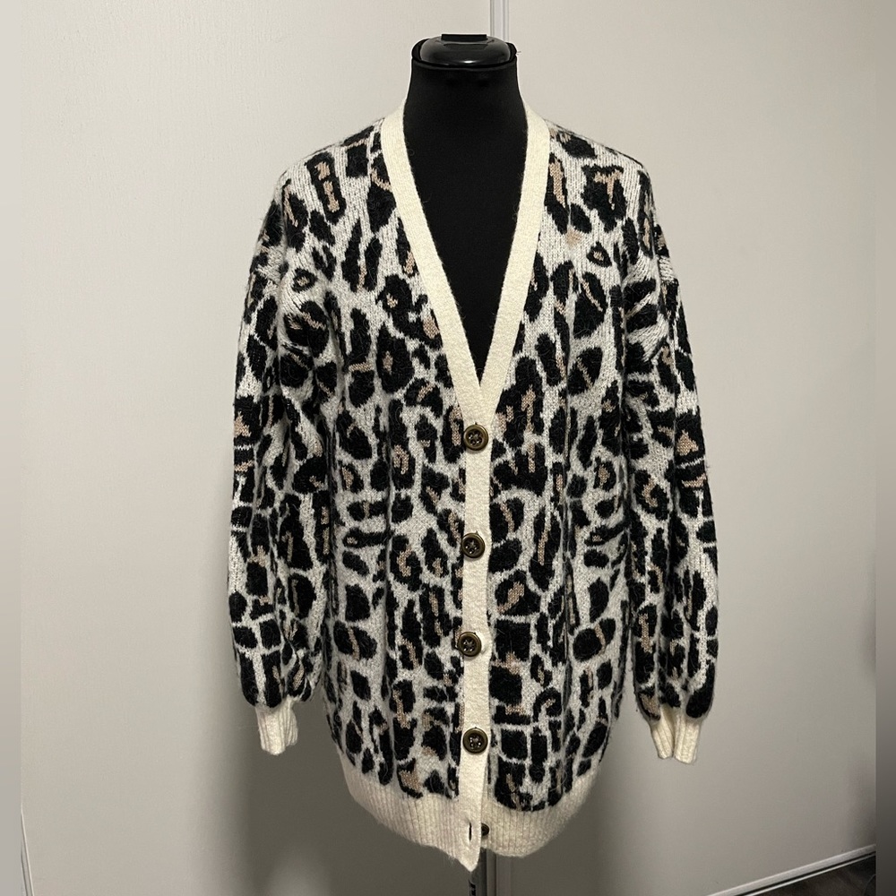 Trina Turk- Leopard print cardigan